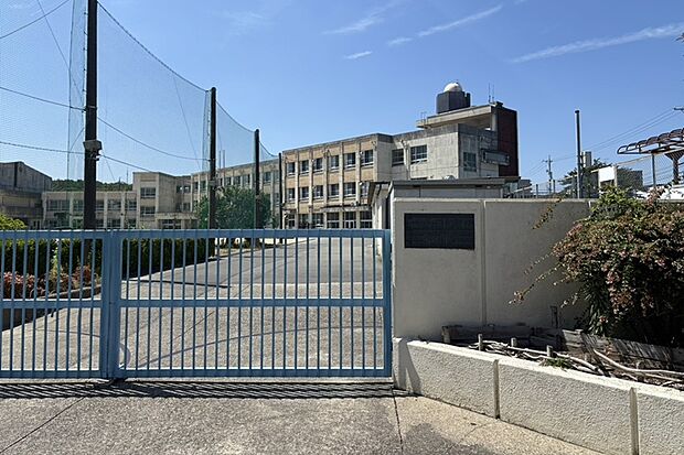 牧の原小学校（約750m）