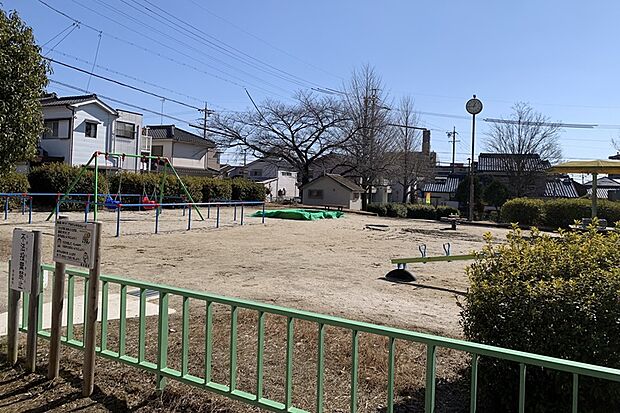 西新田公園(約210m)