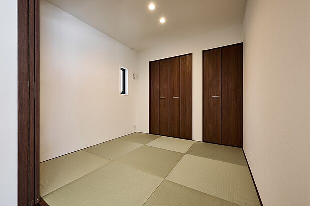 【【和室　5号地】】【和室　5号地】
4.5帖の和室は今はやりのサイズ感です！半畳畳を採用しおしゃれな和室になります♪