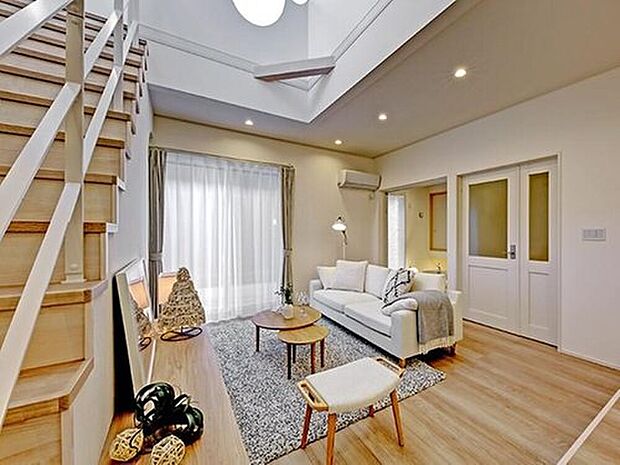 【モデルハウス写真】当社施工例
光と風が通り抜ける、心地よいリビング。