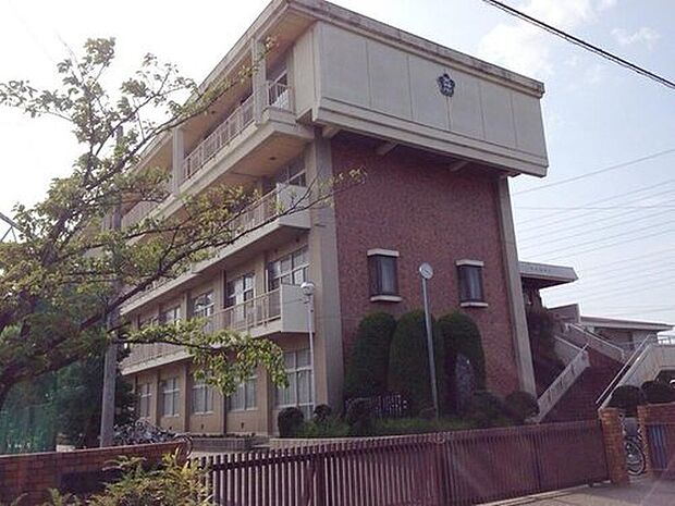 天神中学校(約1,500m)