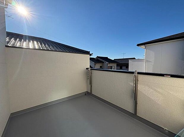 【バルコニー】【3号地】
奥行もあるので、使いやすいバルコニー。