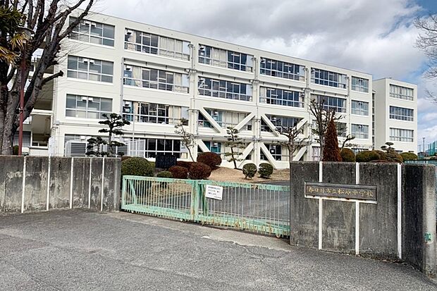 松原中学校(約970m)