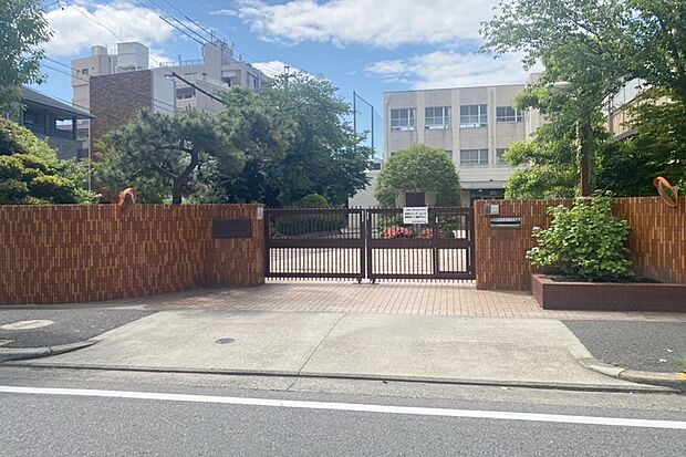 黄金中学校