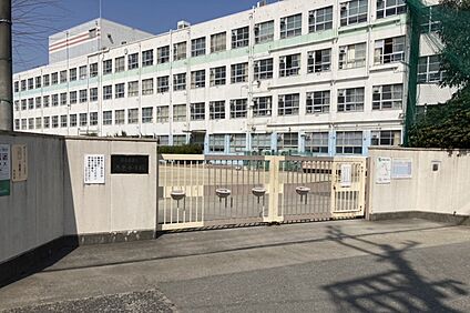 港楽小学校 200～205ｍ(徒歩3分)