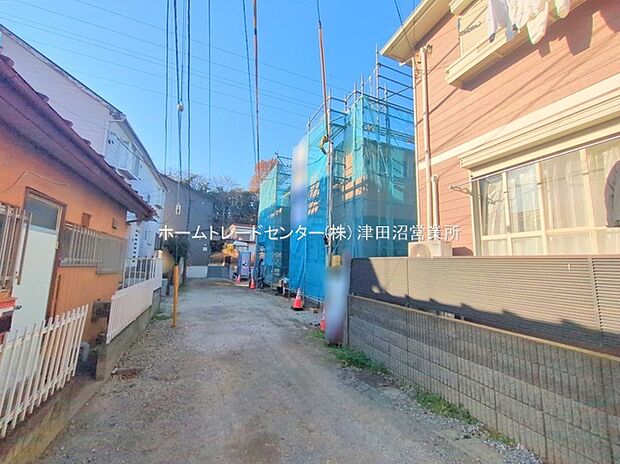 四季を通じて自然と触れ合えるスポットが周辺には盛りだくさん！お散歩やジョギング、週末のご家族での遊びに最適です。目の前に広がる開放感とゆとり、暮らしの夢を育む理想の住まいがここにはあります。