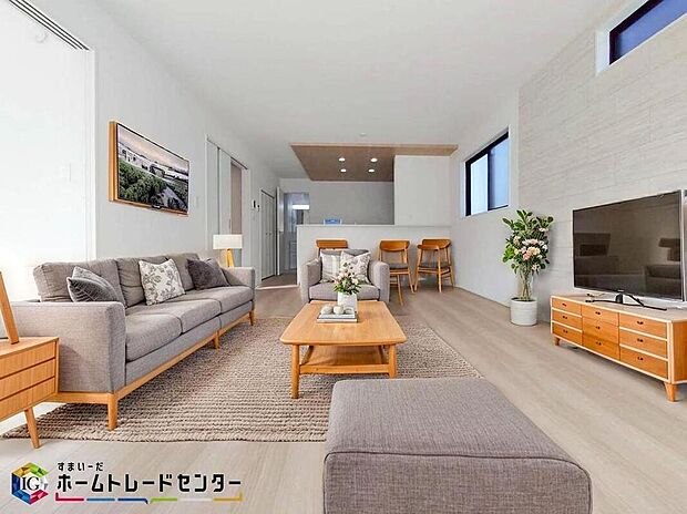 家族みんなが揃う場所だからこそ一番に陽当たりを考慮し明るくゆったりとくつろげる場所として設計しております。※こちらはCGで画像生成したイメージ画像になります。家具などは付いておりません。