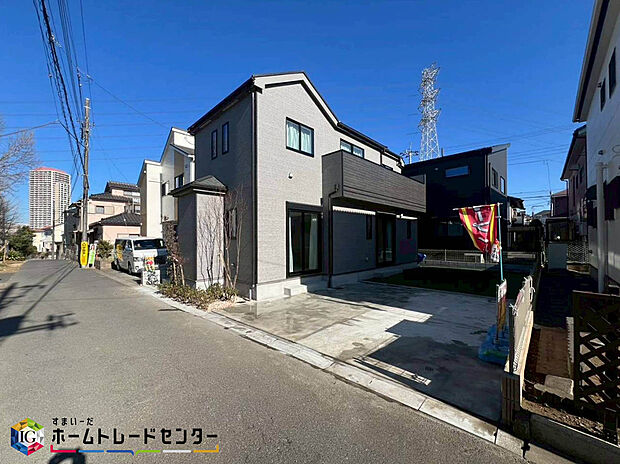 美しい緑と良好な住環境が守られてきたこの街に、新築戸建てが誕生いたしました。穏やかな空気の流れる落ち着いた住環境です。ぜひ、現地へ足をお運びいただき実際の環境・陽当たりをご確認下さいませ♪
