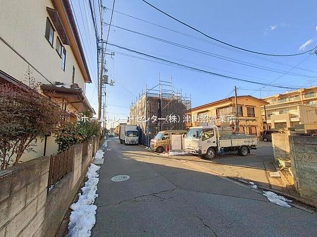 閑静な住宅地で子育て家族にピッタリ。毎日のお散歩も快適な緑に恵まれたエリアで、自然に包まれた穏やかな暮らしを実現するための、ゆとりある住環境が整っています。緑の潤いを感じながらホッと生活できそう。