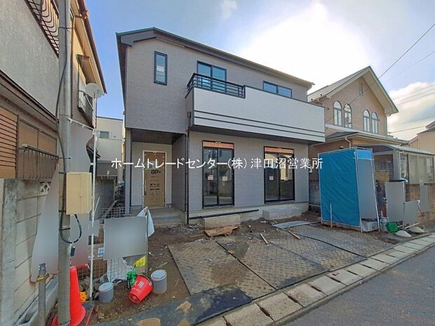 美しい緑と良好な住環境が守られてきたこの街に、新築戸建てが誕生いたしました。穏やかな空気の流れる落ち着いた住環境です。ぜひ、現地へ足をお運びいただき実際の環境・陽当たりをご確認下さいませ♪