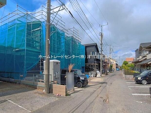 家族みんなが揃う場所だからこそ一番に陽当たりを考慮し明るくゆったりとくつろげる場所として設計しております。大切なお客様を迎えるリビングはいつも綺麗に保てるように♪収納もたくさんご用意しております♪