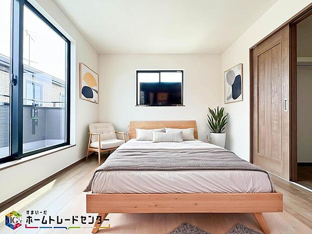 南向きの主寝室は採光も明るく風通し共に良好です。ダブルベッドのサイズのベッドを配置しても十分な広さを確保できる寝室です♪※こちらはCGなどで画像生成したイメージ画像となります。