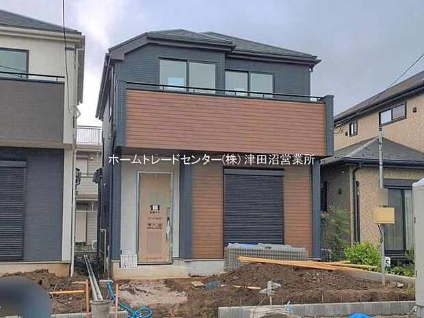 美しい緑と良好な住環境が守られてきたこの街に、新築戸建てが誕生致しました。穏やかな空気の流れる落ち着いた住環境です。ぜひ、現地へ足をお運びいただき実際の環境・陽当たりをご確認下さいませ♪