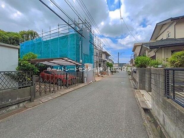 毎日のお散歩も快適な緑に恵まれた閑静な住宅地は、伸び伸びスローライフを叶えてくれます。自然豊富な季節の移ろいを身近に感じられる環境で子育てすれば、お子様もきっと素直に成長してくれるはずです！