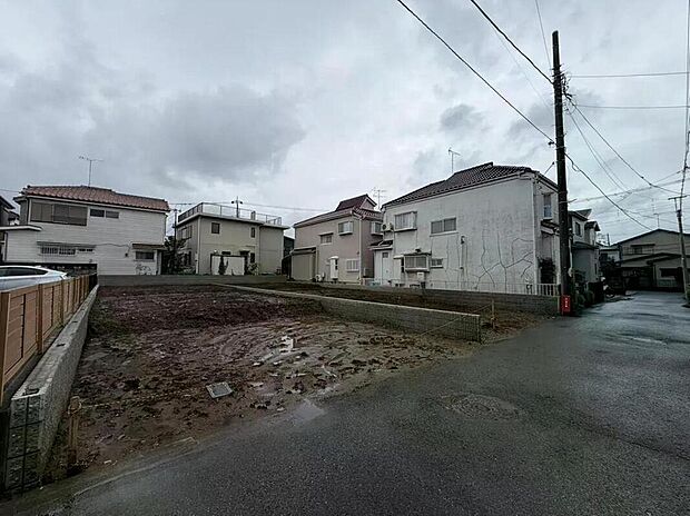 美しい緑と良好な住環境が守られてきたこの街に、新築戸建てが誕生致しました。穏やかな空気の流れる落ち着いた住環境です。ぜひ、現地へ足をお運びいただき実際の環境・陽当たりをご確認下さいませ♪