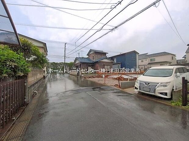 閑静な住宅地で子育て家族にピッタリ。毎日のお散歩も快適な緑に恵まれたエリアで、自然に包まれた穏やかな暮らしを実現するための、ゆとりある住環境が整っています。緑の潤いを感じながらホッと生活できそう。