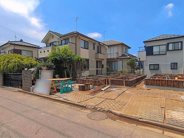 美しい緑と良好な住環境が守られてきたこの街に、新築戸建てが誕生致しました。穏やかな空気の流れる落ち着いた住環境です。ぜひ、現地へ足をお運びいただき実際の環境・陽当たりをご確認下さいませ♪