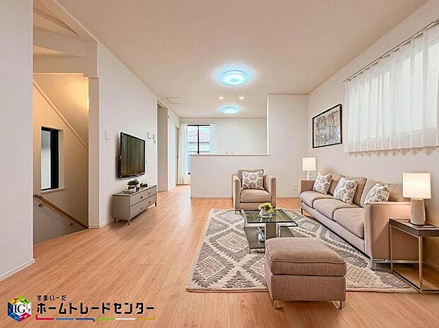 【リビング】家族みんなが揃う場所だからこそ一番に陽当たりを考慮し明るくゆったりとくつろげる場所として設計しております。※こちらはCGで画像生成したイメージ画像になります。家具などは付いておりません。