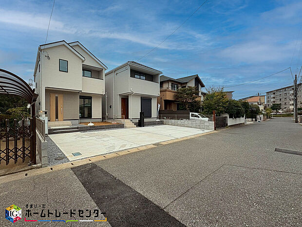 【現地外観写真】美しい緑と良好な住環境が守られてきたこの街に、新築戸建てが誕生致しました。穏やかな空気の流れる落ち着いた住環境です。ぜひ、現地へ足をお運びいただき実際の環境・陽当たりをご確認下さいませ♪