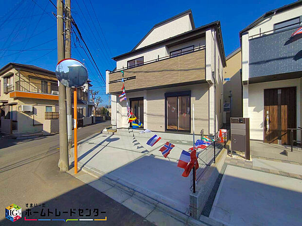 【現地外観写真】美しい緑と良好な住環境が守られてきたこの街に、新築戸建てが誕生致しました。穏やかな空気の流れる落ち着いた住環境です。ぜひ、現地へ足をお運びいただき実際の環境・陽当たりをご確認下さいませ♪
