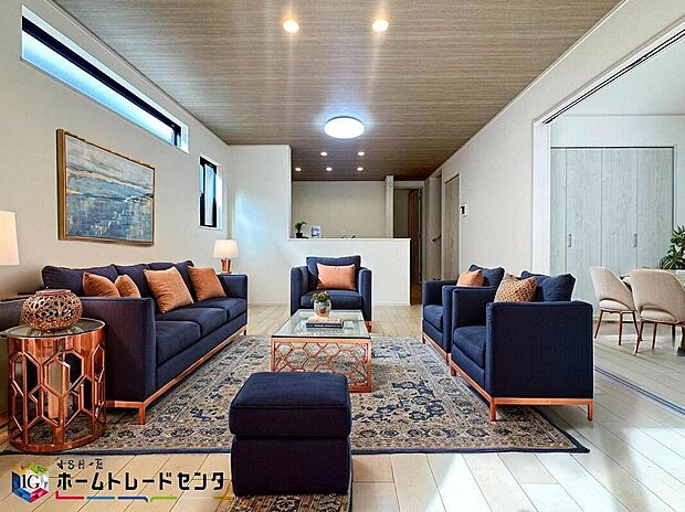 【LDK】家族みんなが揃う場所だからこそ一番に陽当たりを考慮し明るくゆったりとくつろげる場所として設計しております。※こちらはCGで画像生成したイメージ画像になります。家具などは付いておりません。