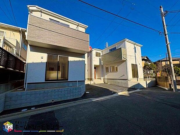 【現地外観写真】美しい緑と良好な住環境が守られてきたこの街に、新築戸建てが誕生いたしました。穏やかな空気の流れる落ち着いた住環境です。ぜひ、現地へ足をお運びいただき実際の環境・陽当たりをご確認下さいませ♪