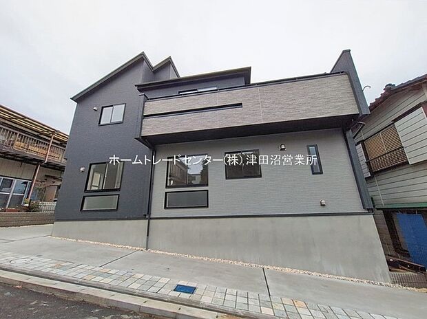 【現地外観写真】美しい緑と良好な住環境が守られてきたこの街に、新築戸建てが誕生致しました。穏やかな空気の流れる落ち着いた住環境です。ぜひ、現地へ足をお運びいただき実際の環境・陽当たりをご確認下さいませ♪