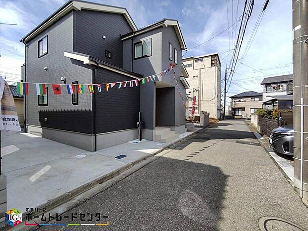 【現地外観写真】一戸建ての大きなメリットは、「自分の土地」を自由に使えること。好きなペットが飼えるほか、ガーデニングやＤＩＹ、車やバイクの手入れなど様々な趣味を楽しめます♪