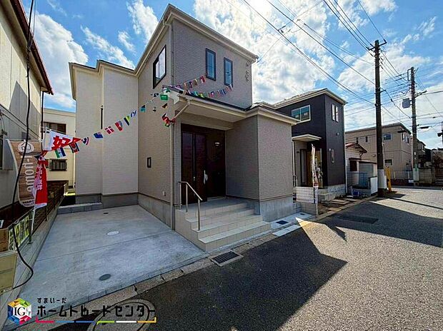 【前面道路含む現地写真】四季を通じて自然と触れ合えるスポットが周辺には盛りだくさん！お散歩やジョギング、週末のご家族での遊びに最適です。目の前に広がる開放感とゆとり、暮らしの夢を育む理想の住まいがここにはあります。