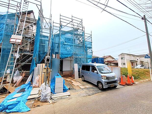 【現地外観写真】【1号棟】当物件のご案内につきましては、営業スタッフが丁寧に御対応します♪休日、お仕事帰りなど、ご都合に合わせていつでもご案内いたします♪周辺環境と併せて、実際に現地をご確認ください♪