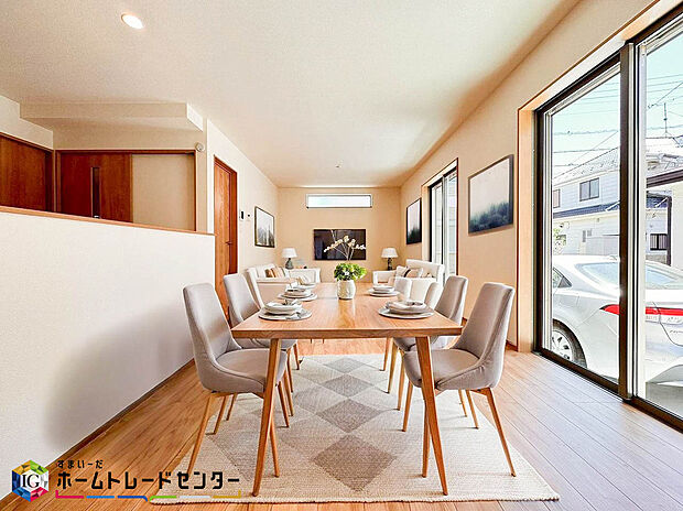 【リビング】南向きのLDKは採光も明るく風通し共に良好です。対面キッチンからはLDが見渡せるのでお子様が遊んでいる様子を見守りながら料理できます。※こちらはCGなどで画像生成したイメージ画像となります。