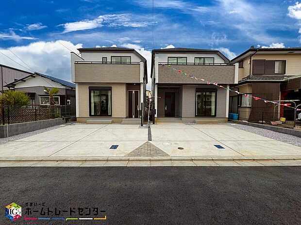 【前面道路含む現地写真】美しい緑と良好な住環境が守られてきたこの街に、新築戸建てが誕生致しました。穏やかな空気の流れる落ち着いた住環境です。ぜひ、現地へ足をお運びいただき実際の環境・陽当たりをご確認下さいませ♪