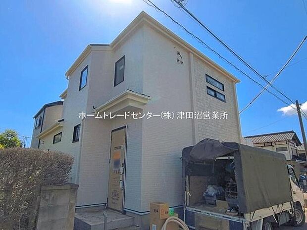 【現地外観写真】美しい緑と良好な住環境が守られてきたこの街に、新築戸建てが誕生致しました。穏やかな空気の流れる落ち着いた住環境です。ぜひ、現地へ足をお運びいただき実際の環境・陽当たりをご確認下さいませ♪