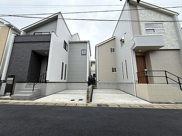 【現地外観写真】当物件のご案内につきましては、営業スタッフが丁寧に御対応します♪休日、お仕事帰りなど、ご都合に合わせていつでもご案内いたします♪周辺環境と併せて、実際に現地をご確認ください♪