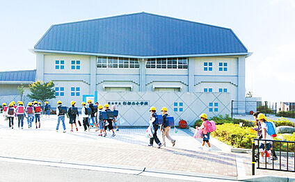 茨木市立彩都西小学校 約1570m～1640m(徒歩20～21分)