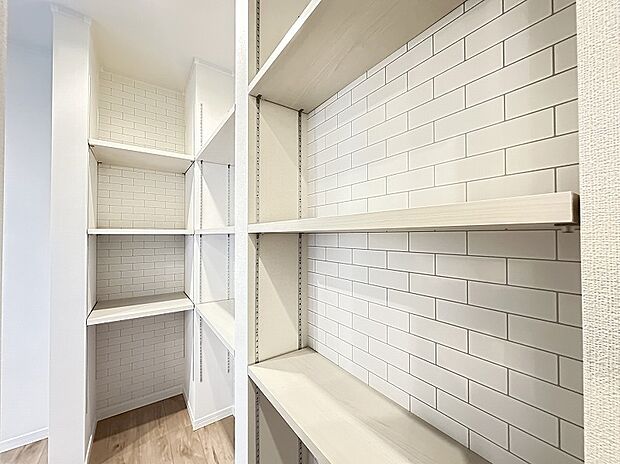 【モデルハウス1｜パントリー】食品や日用品をまとめて収納できるパントリー。