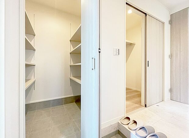 【【弊社施工例/S.I.C】】玄関周りをすっきり保てるシューズインクローゼット。
※画像にオプション商品も含まれております