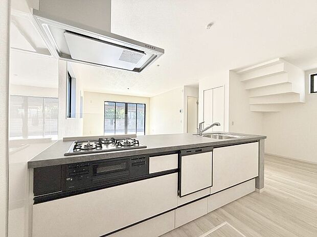 ■シンプルで機能的、毎日使いやすいキッチン