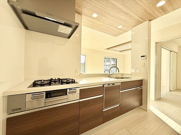 ■シンプルで機能的、毎日使いやすいキッチン