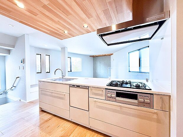 ■シンプルで機能的、毎日使いやすいキッチン