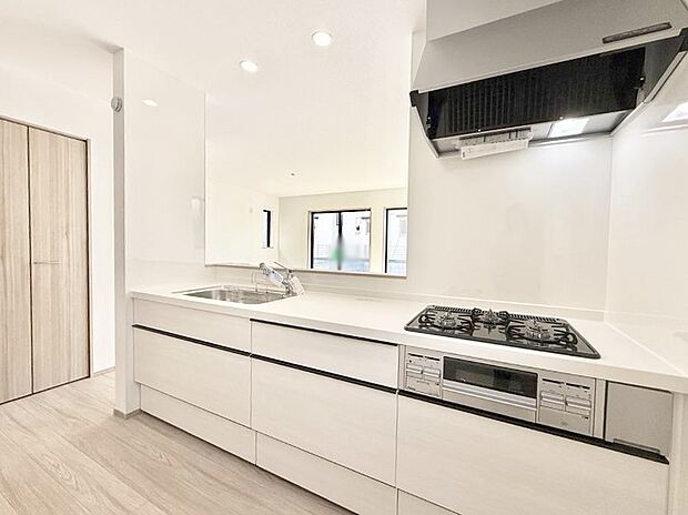 ■シンプルで機能的、毎日使いやすいキッチン