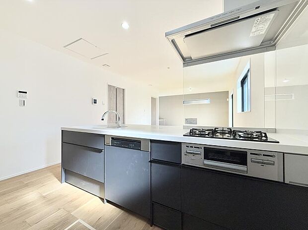 ■シンプルで美しく心地よい時間を生むキッチン空間