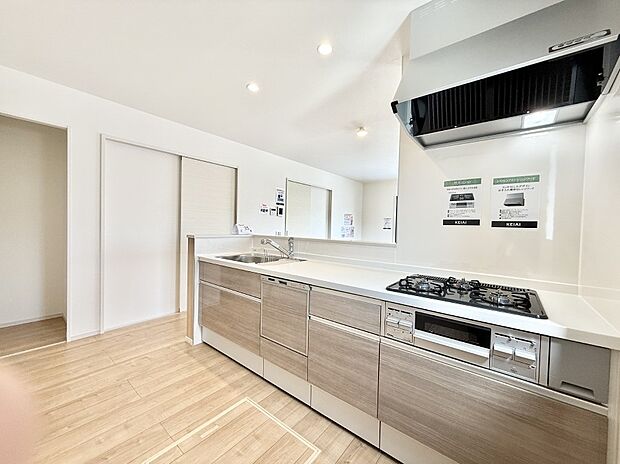 ■シンプルで機能的、毎日使いやすいキッチン