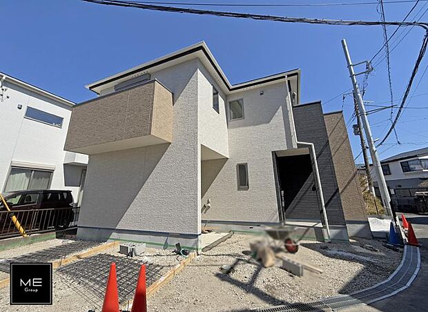 【現地外観写真】■暮らしを彩る充実した設備仕様が備わった住まい