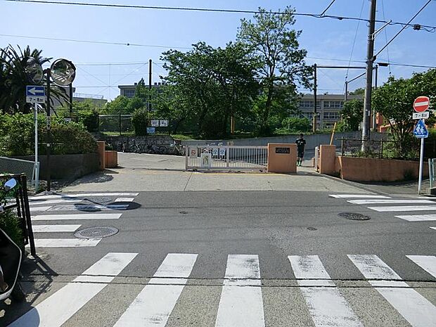 横須賀市立武山小学校（約1,000m・徒歩13分）