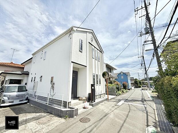 【前面道路含む現地写真】■暮らしを彩る充実した設備仕様が備わった住まい