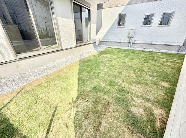 【庭】■日々の暮らしにやさしさを添える、緑のある共用スペース