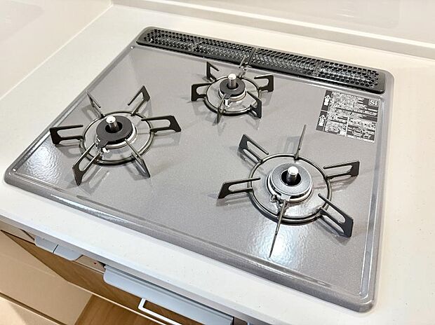 【3口ガスコンロ】■一度に多くの料理ができ便利で効率的