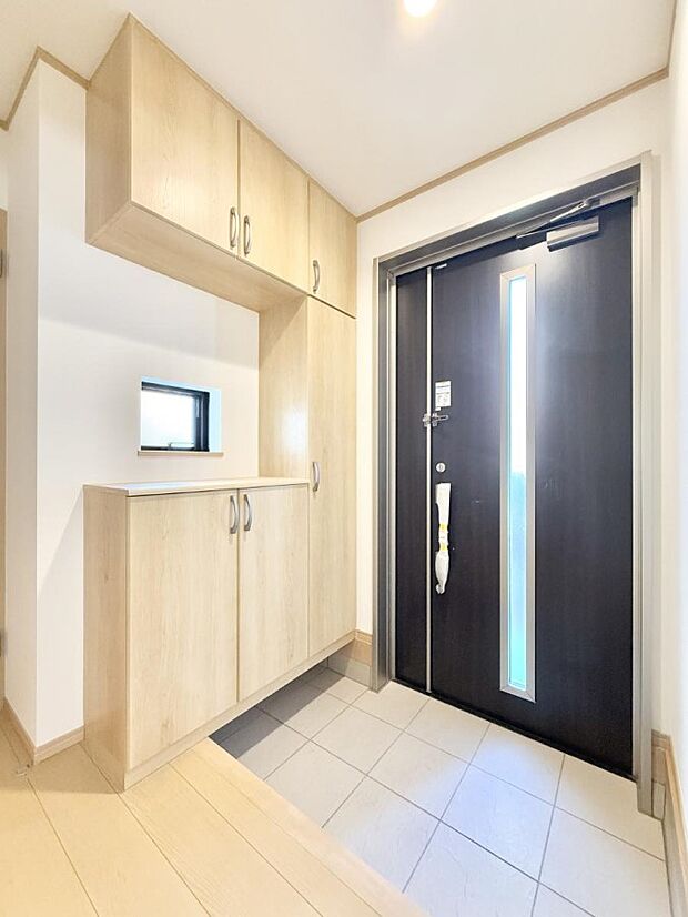 【玄関】■ ここから始まる一日、すっきり整った玄関