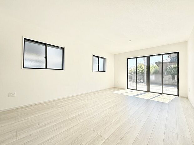 【リビング】■光と風を感じる、リラックスできる空間